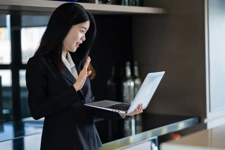 An online business conversation