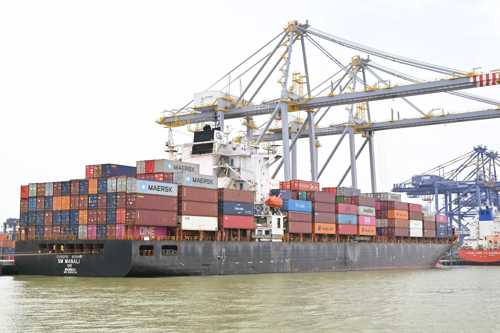 Port and cargo transport infrastructure